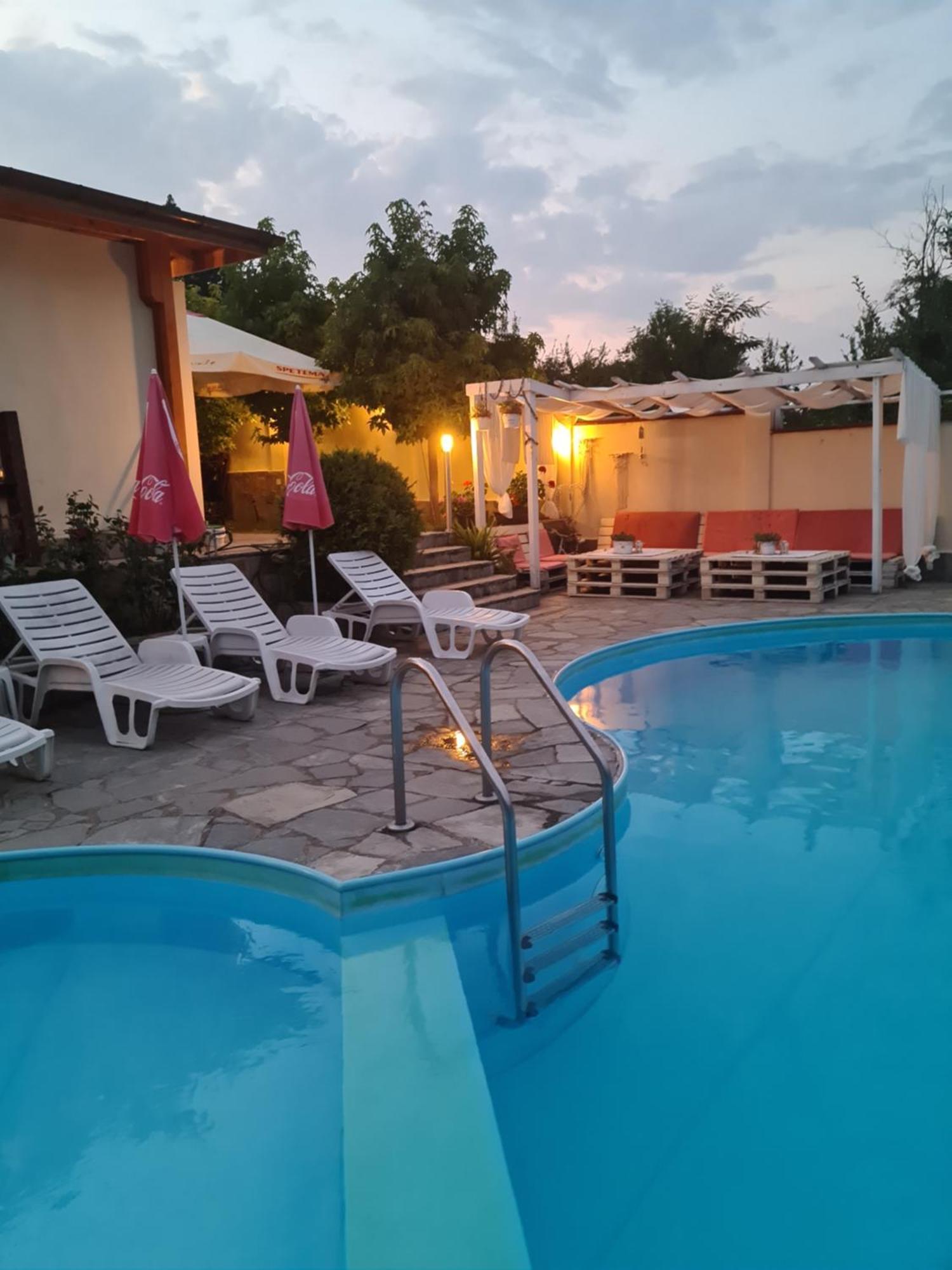Family Hotel Komhotel Берковица Экстерьер фото