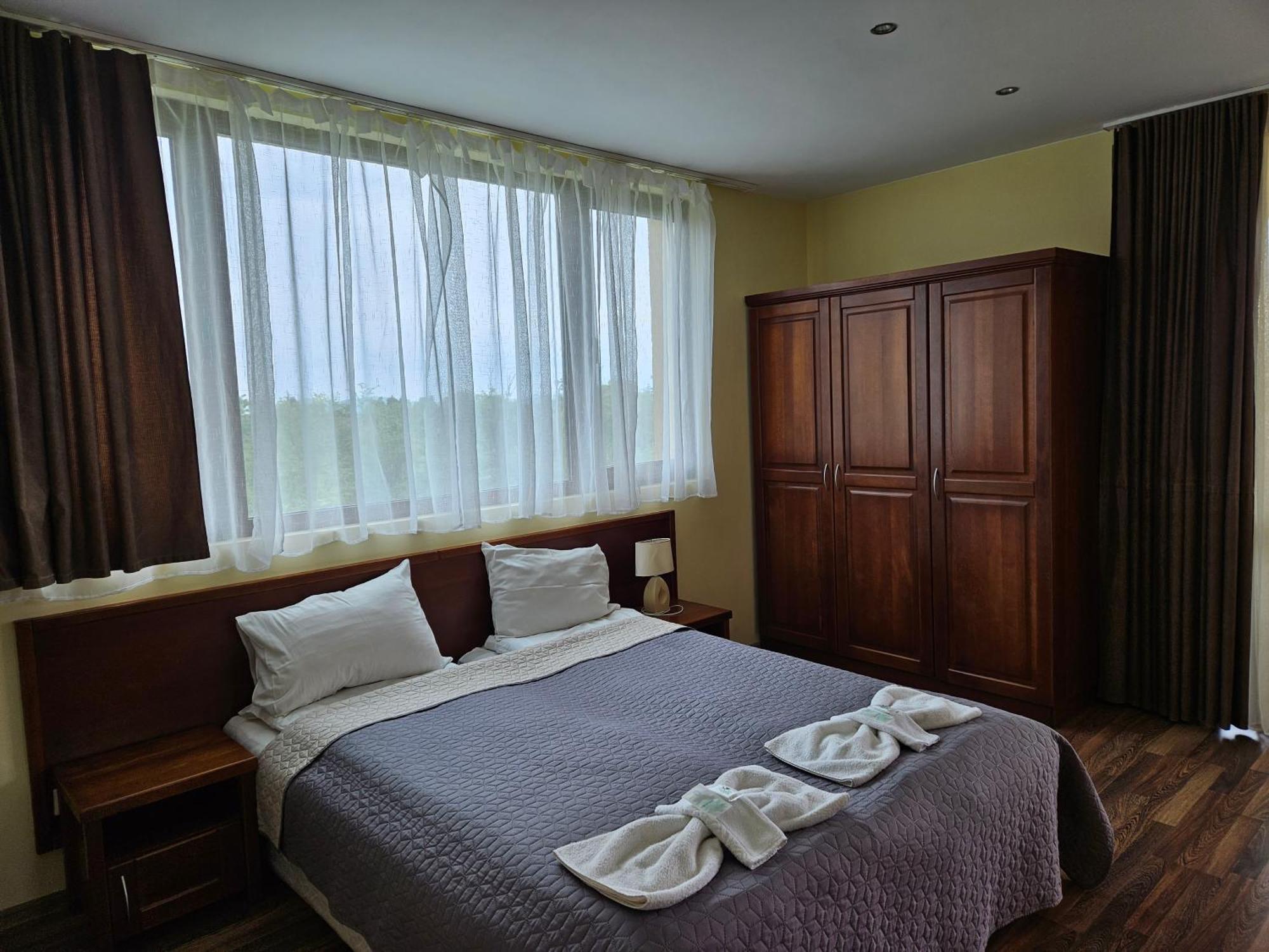 Family Hotel Komhotel Берковица Экстерьер фото