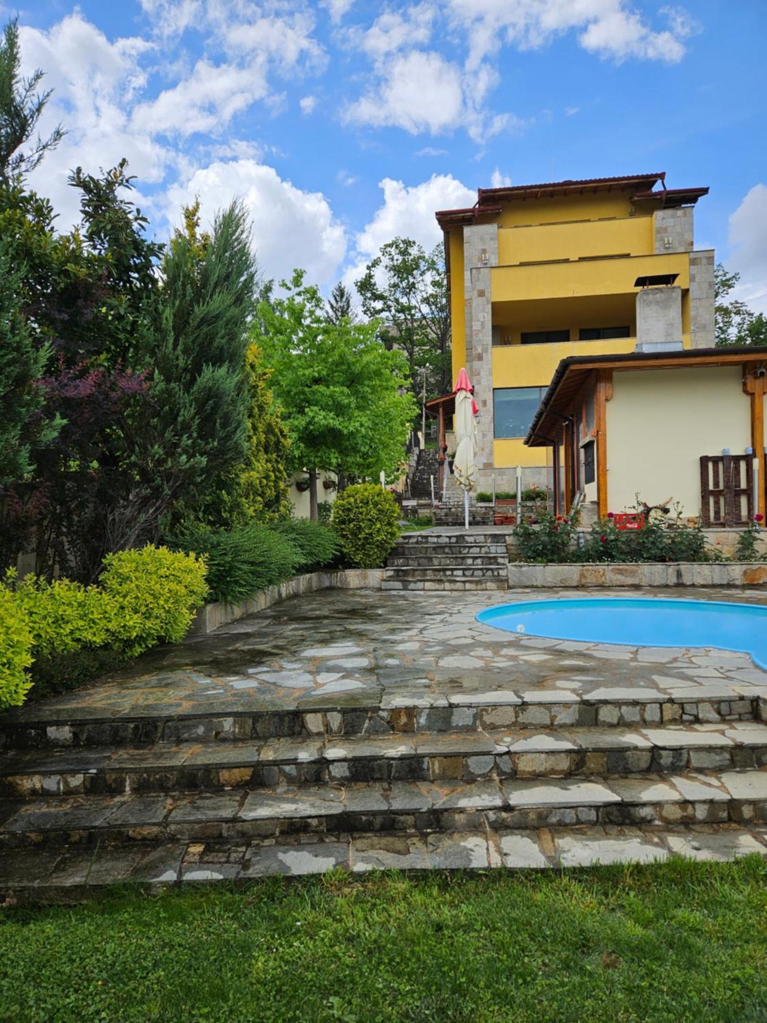 Family Hotel Komhotel Берковица Экстерьер фото