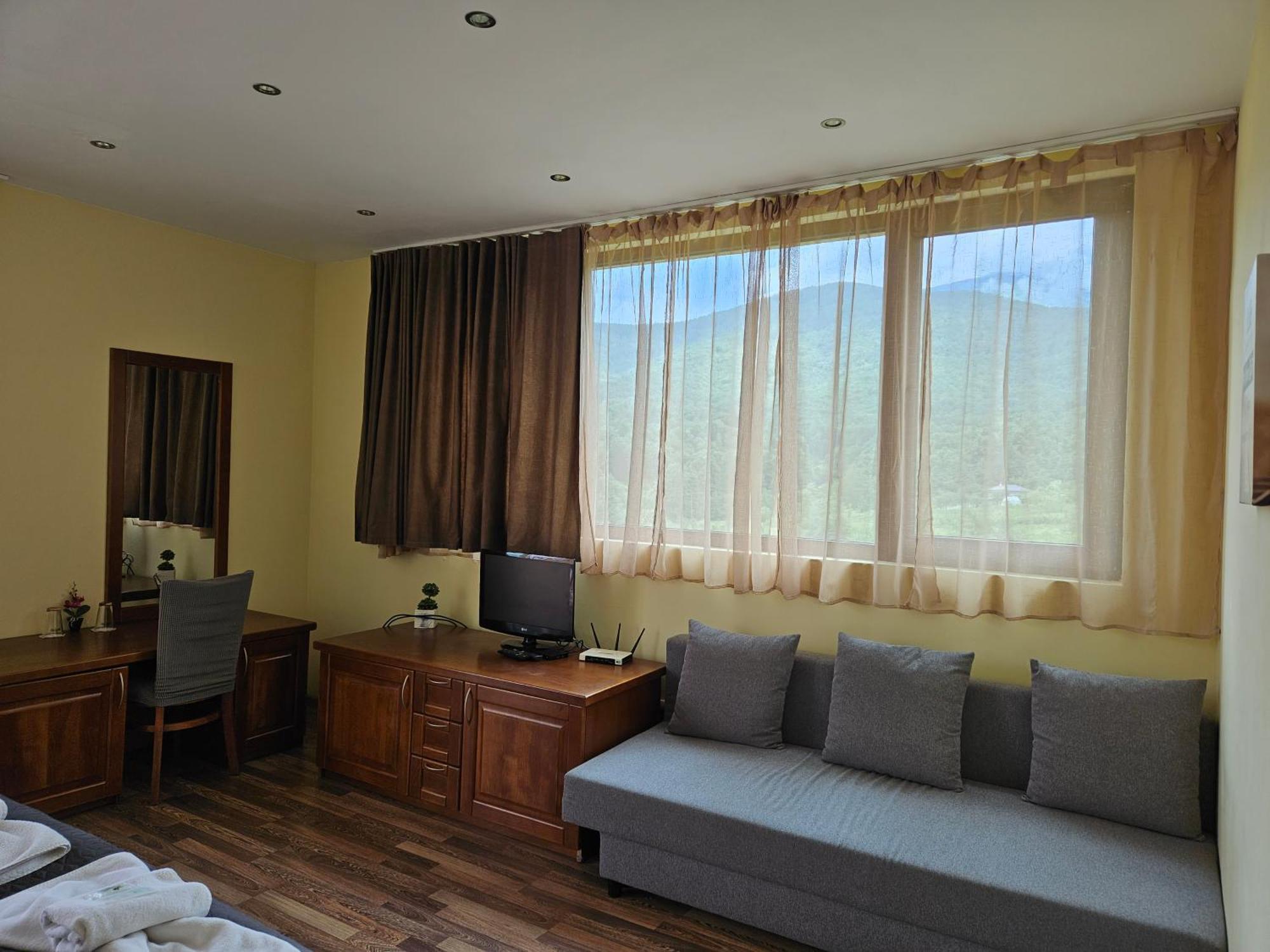 Family Hotel Komhotel Берковица Экстерьер фото
