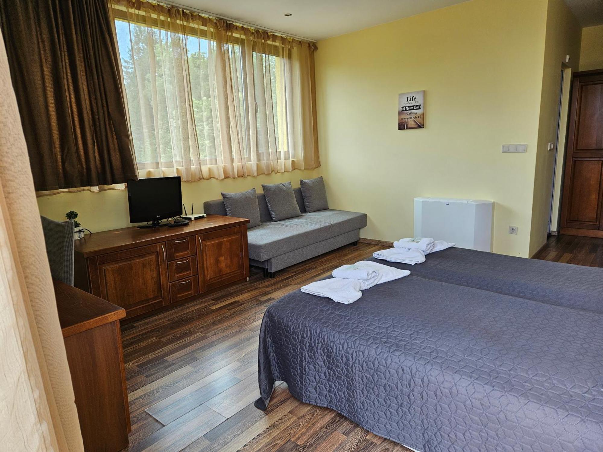 Family Hotel Komhotel Берковица Экстерьер фото
